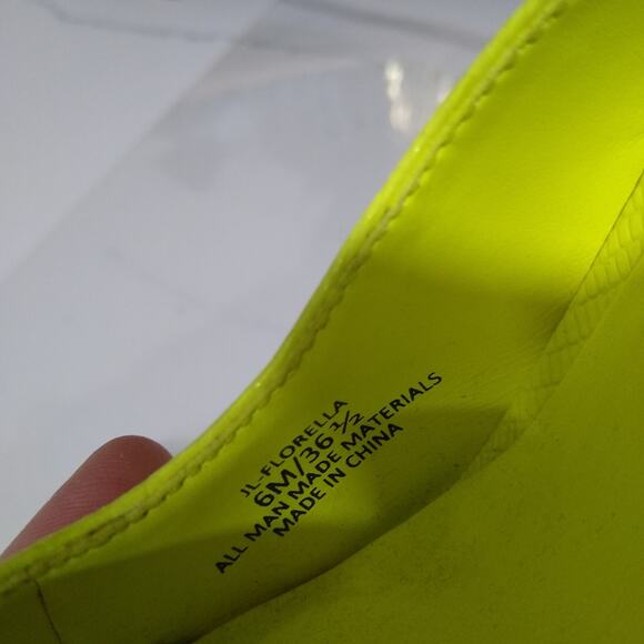 [H440] Jennifer Lopez Yellow Stiletto Heels with Slingback - Picture 7 of 8